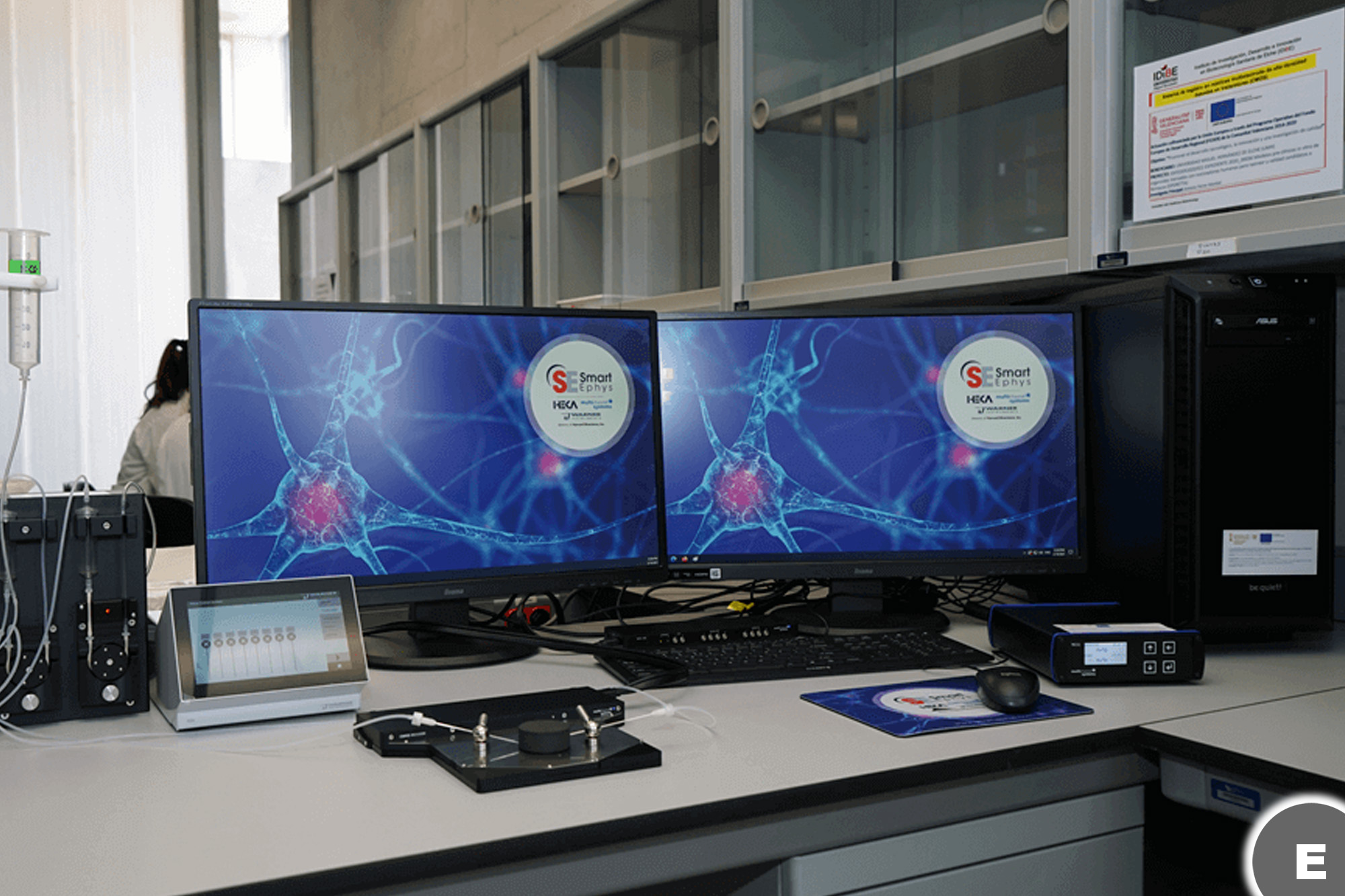 Imagen del Sistema de registro y estimulación multicanal (CMOS-MEA5000, Multichannel Systems)