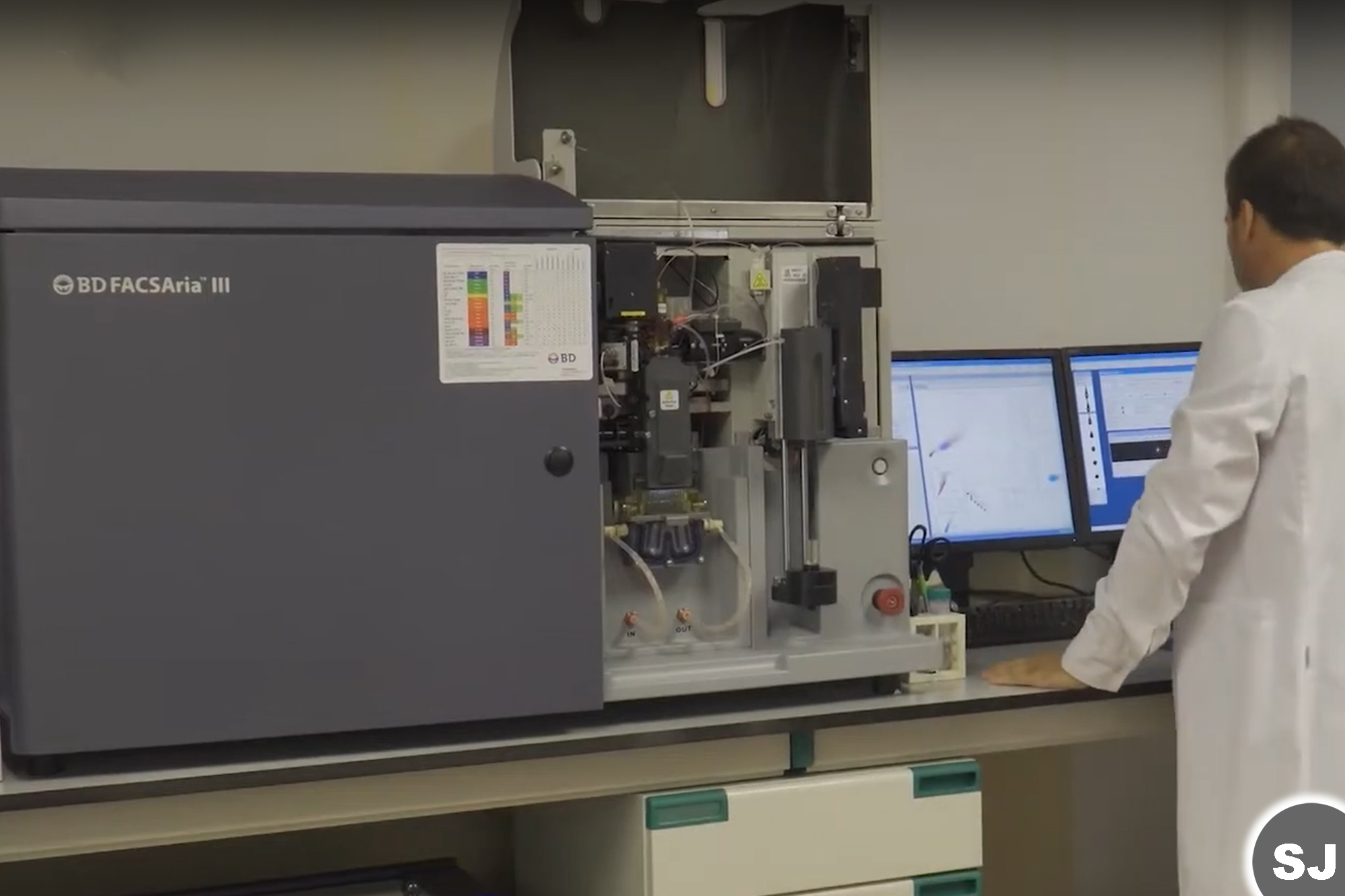 Imagen del Citómetro de flujo - Separador celular (FACSAria™ III, Becton Dickinson)