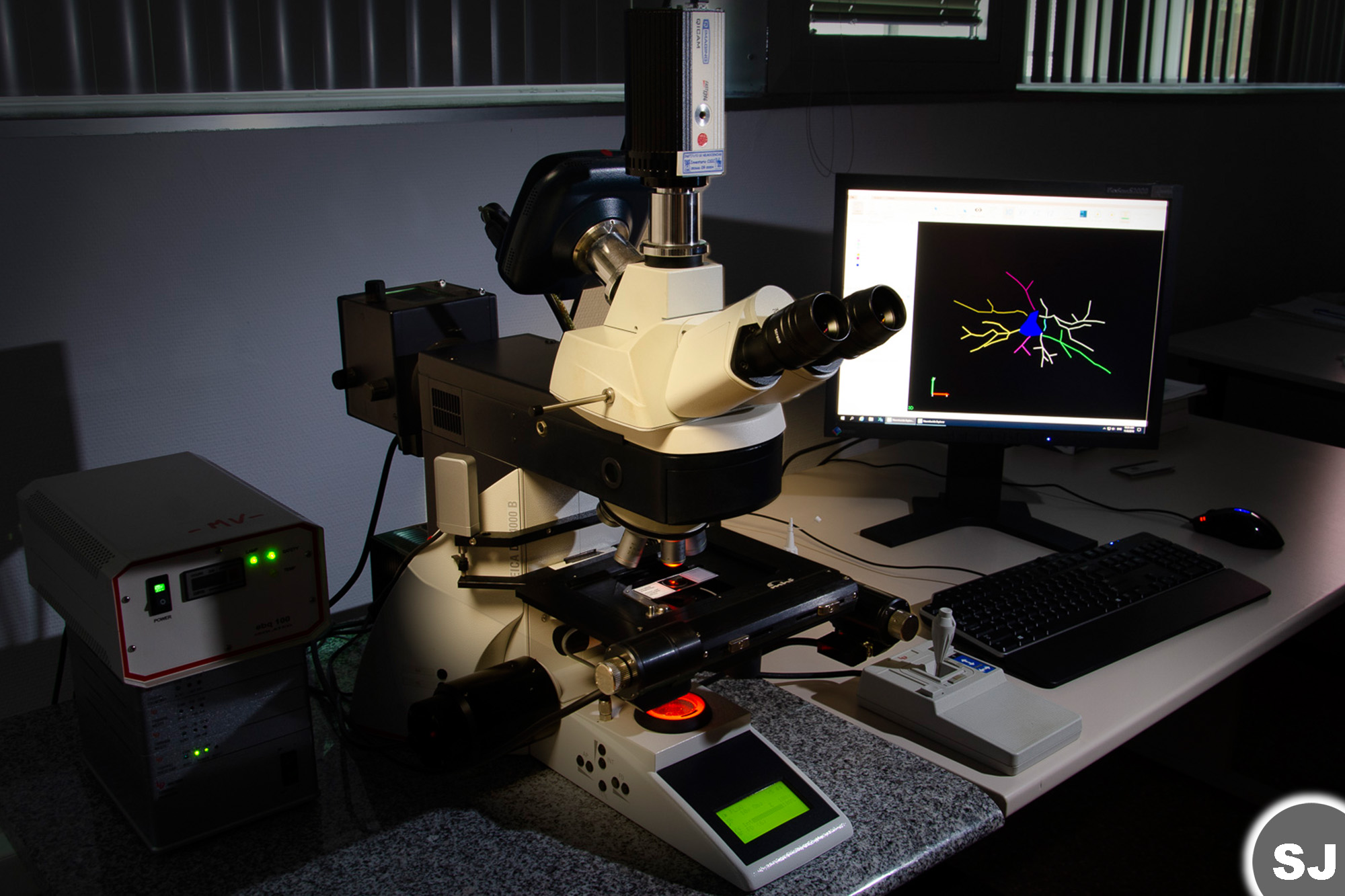 imagen Microscopio Sistema Neurolúcida (MBF Bioscience)
