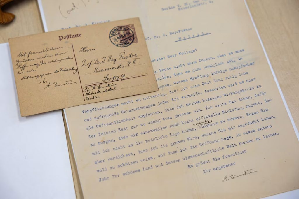 Postal y carta de Einstein